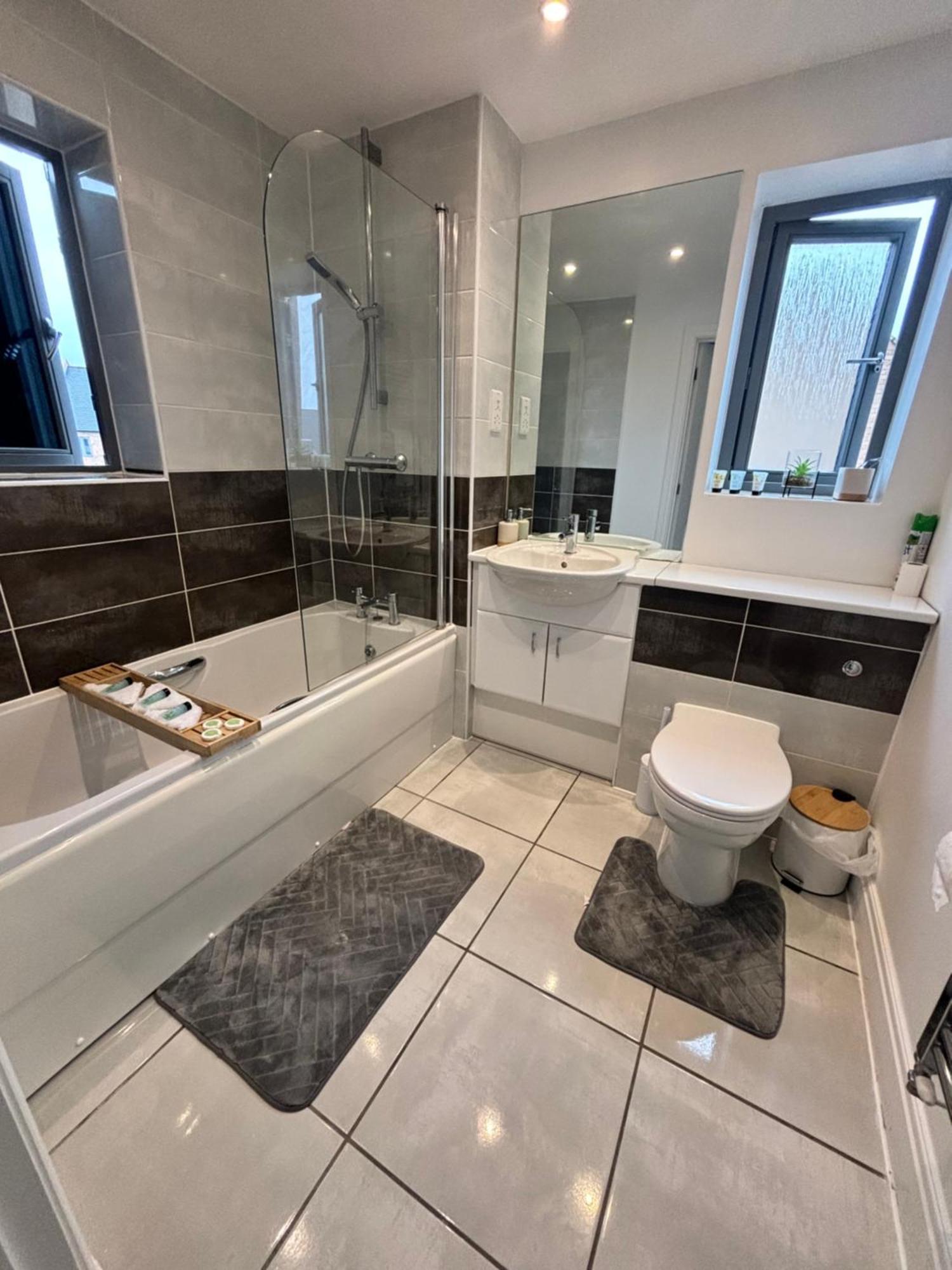 Luxury 2 Bedroom Northampton Townhouse With Balcony Ngoại thất bức ảnh